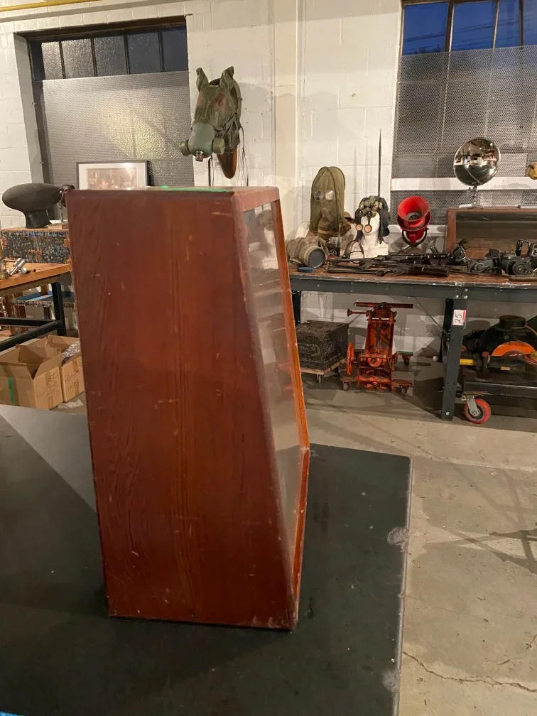 Vintage Wooden Display Cabinet image indicator(2)