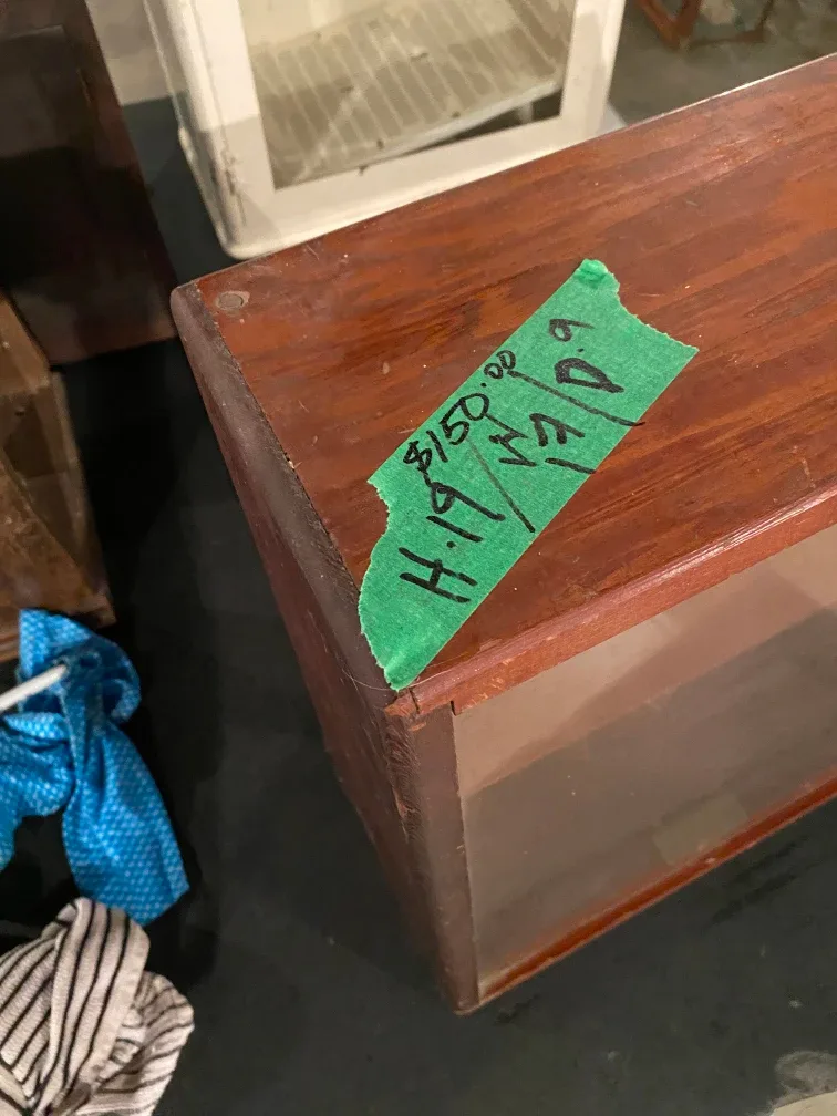 Vintage Wooden Display Cabinet image indicator(3)