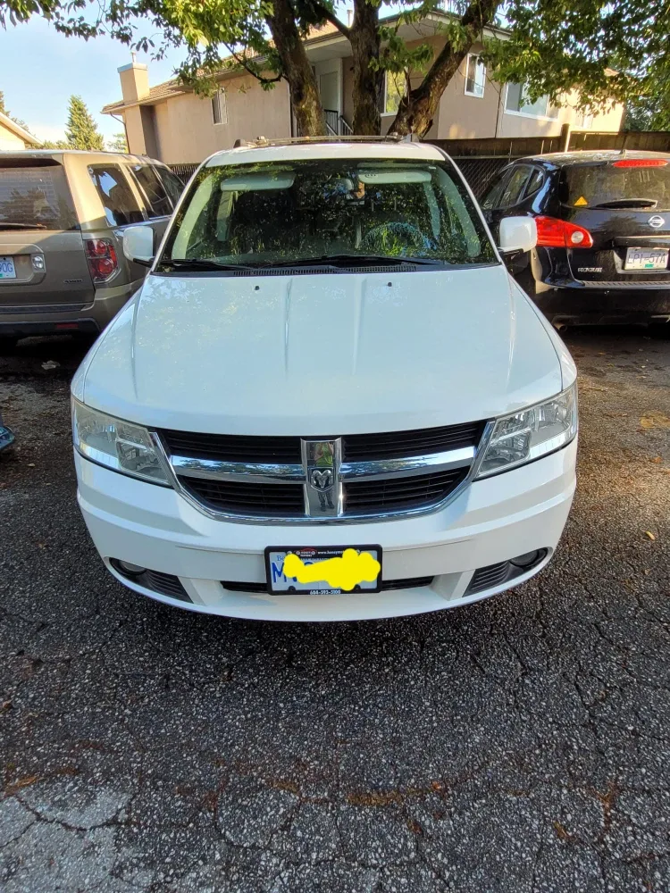 Dodge Journey - White SUV