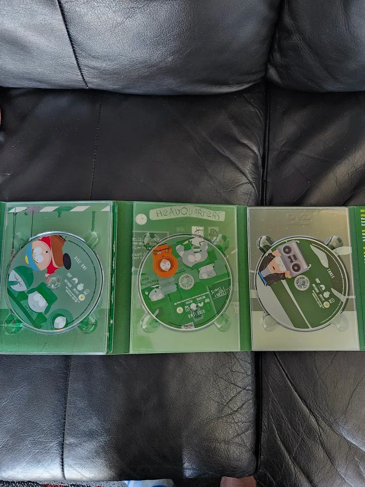 South Park: The Complete Seventh Season  3 DVD Set image indicator(2)