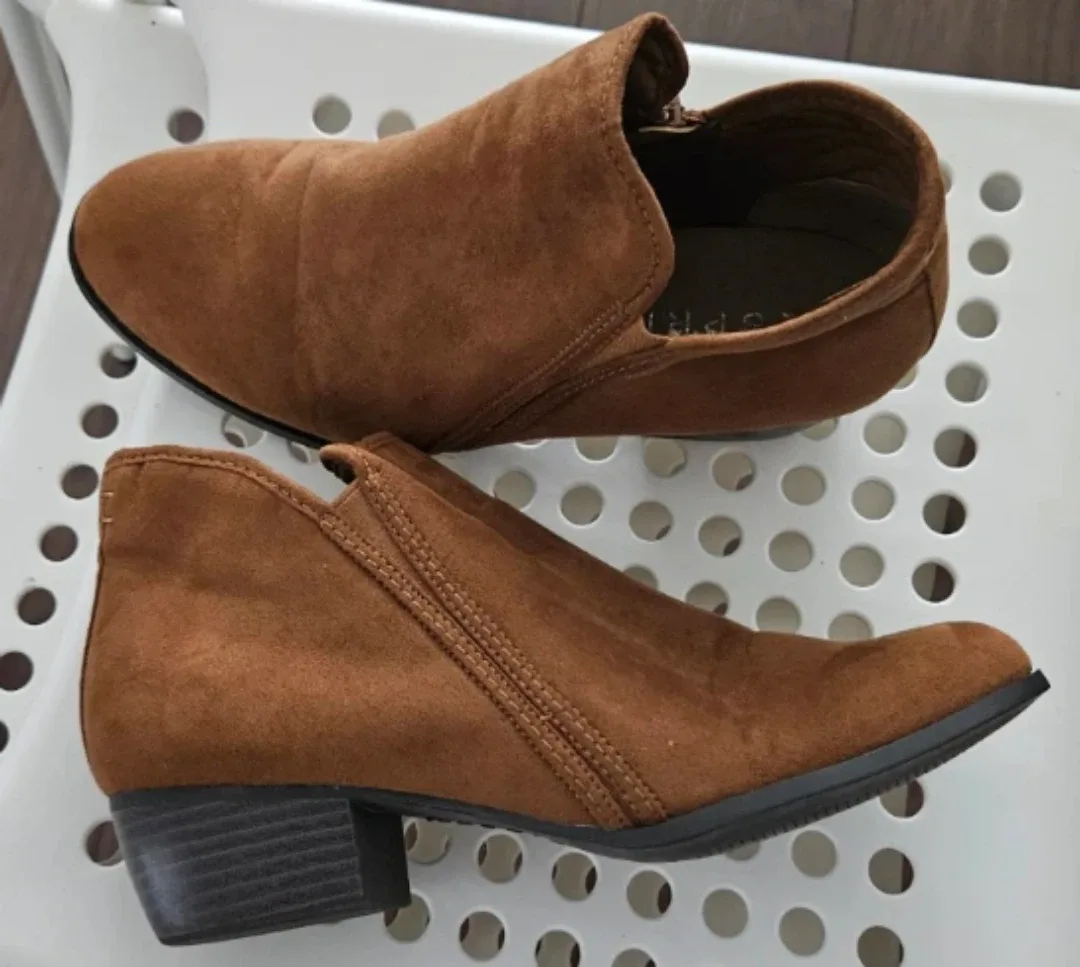 Esprit Brown Ankle Booties /Fall Boots, Size 7.5, Golden brown