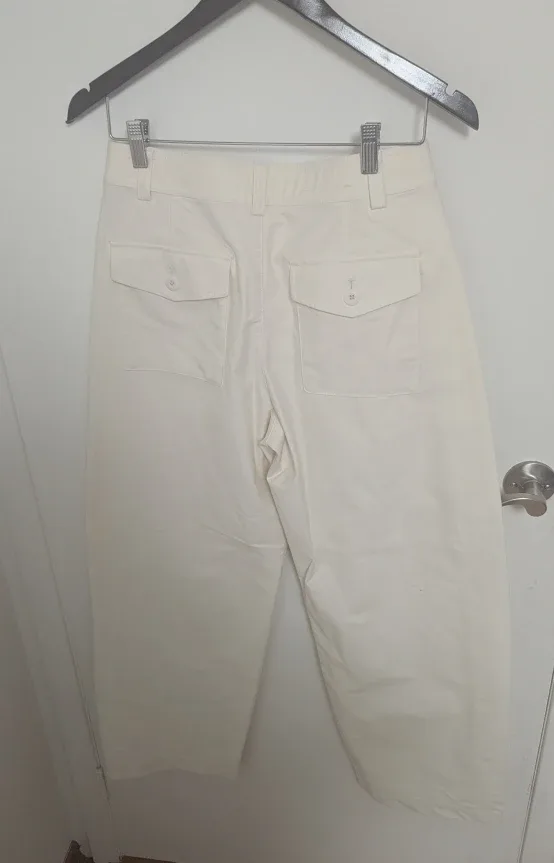 Brand New Uniqlo White Cropped Pants - Women's Size Small image indicator(3)