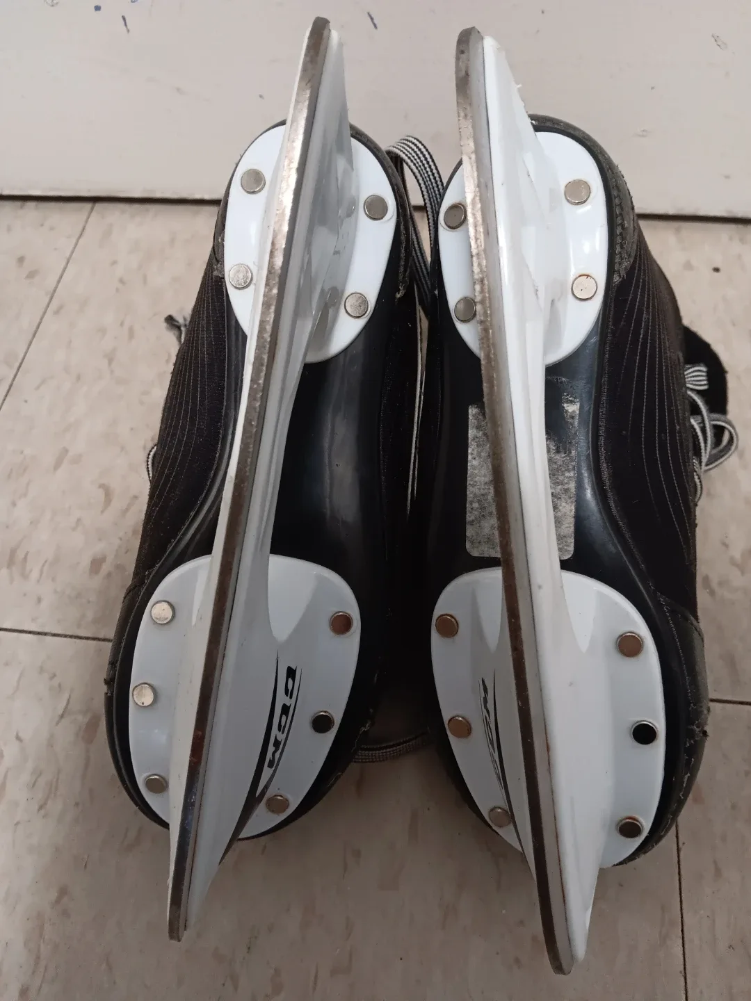 CCM kids Custom Ice Skates image indicator(5)