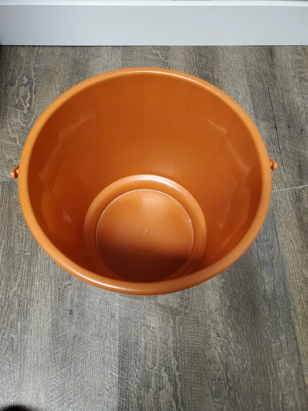 Orange Plastic Bucket with Lid image indicator(3)