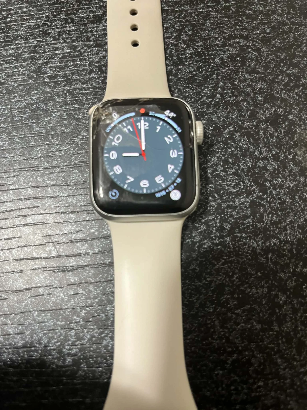 Apple Watch - Damaged Screen - photo 2