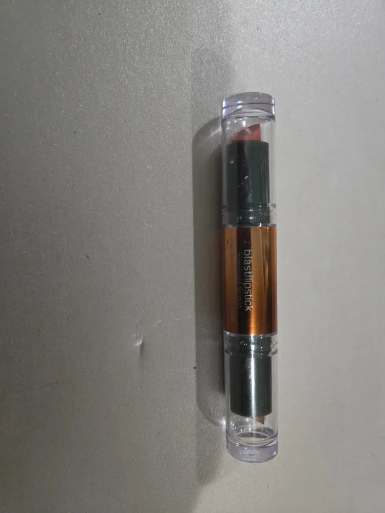 CoverGirl Blast Flipstick Double Ended Lipstick image indicator(2)