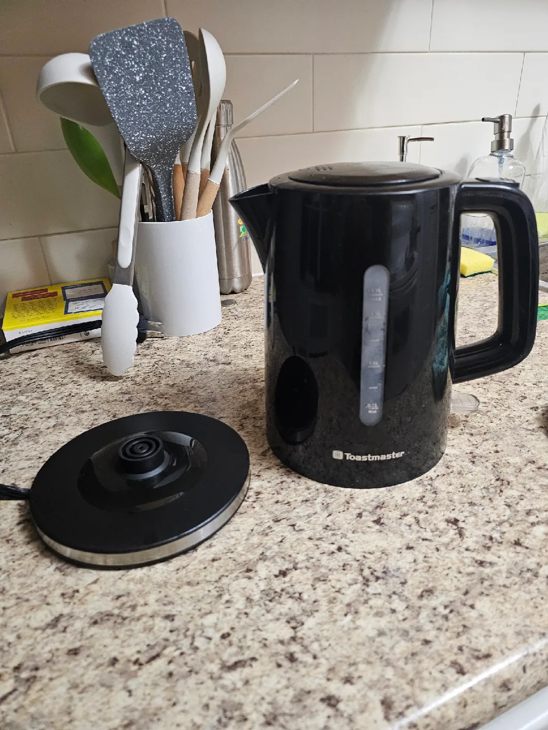 Toastmaster Electric Kettle - Black image indicator(2)