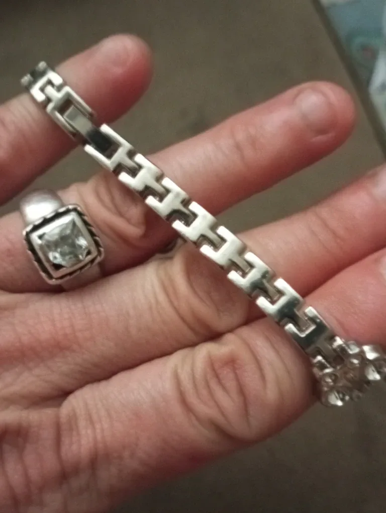 Silver-tone Rhinestone Butterfly Watch image indicator(6)