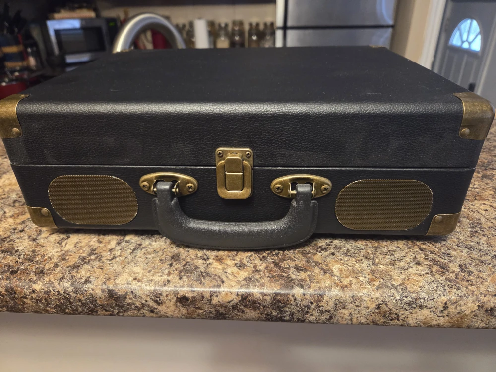Retrolife R609 Retro Suitcase Turntable with Bluetooth
