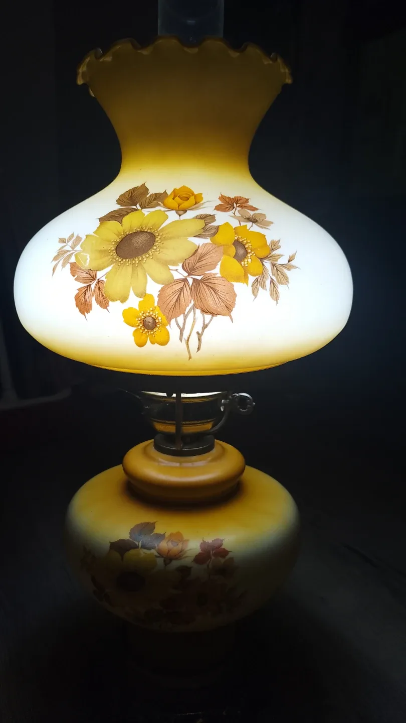 Vintage Floral Table Lamp
