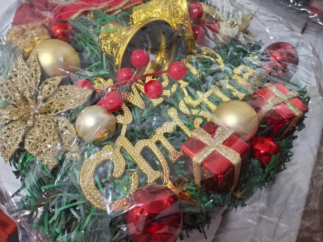 Christmas Wreath with Ornaments image indicator(2)