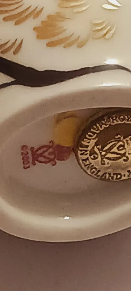 Royal Crown Derby 22K Gold English Porcelain Wren Paperweight image indicator(4)