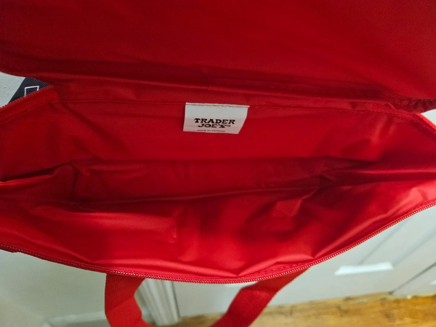 Trader Joe's mini insulated cooler bag. image indicator(2)