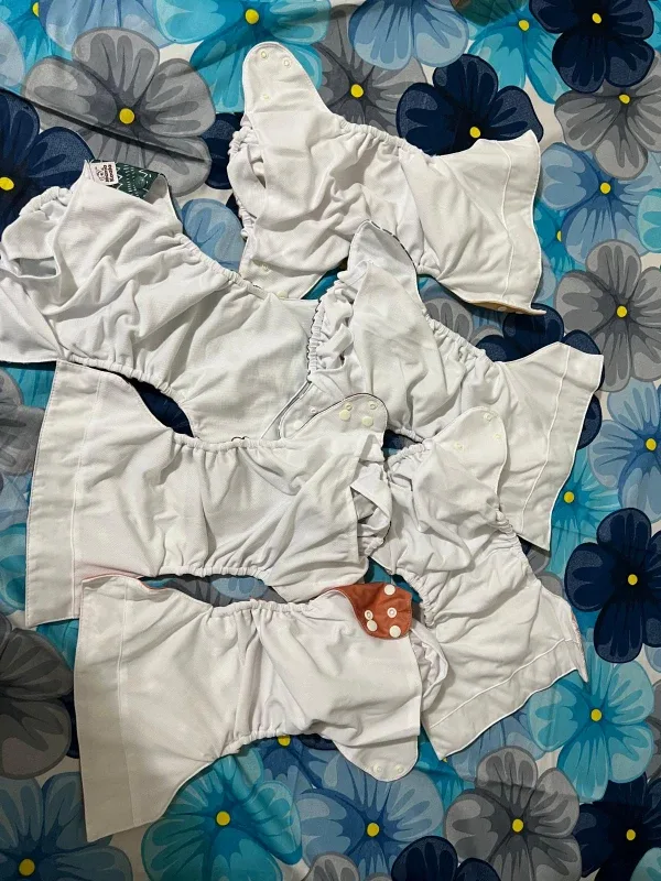 Assorted Cloth Diapers with Inserts image indicator(3)