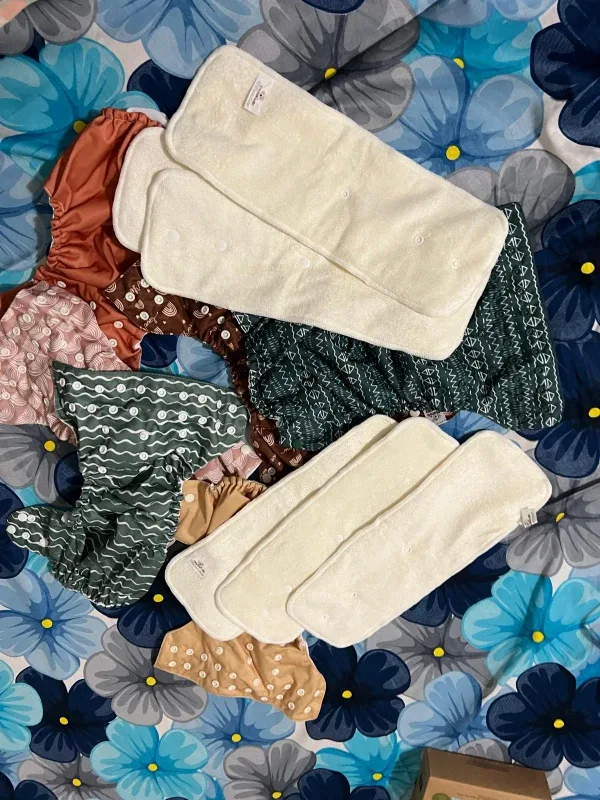 Assorted Cloth Diapers with Inserts image indicator(4)