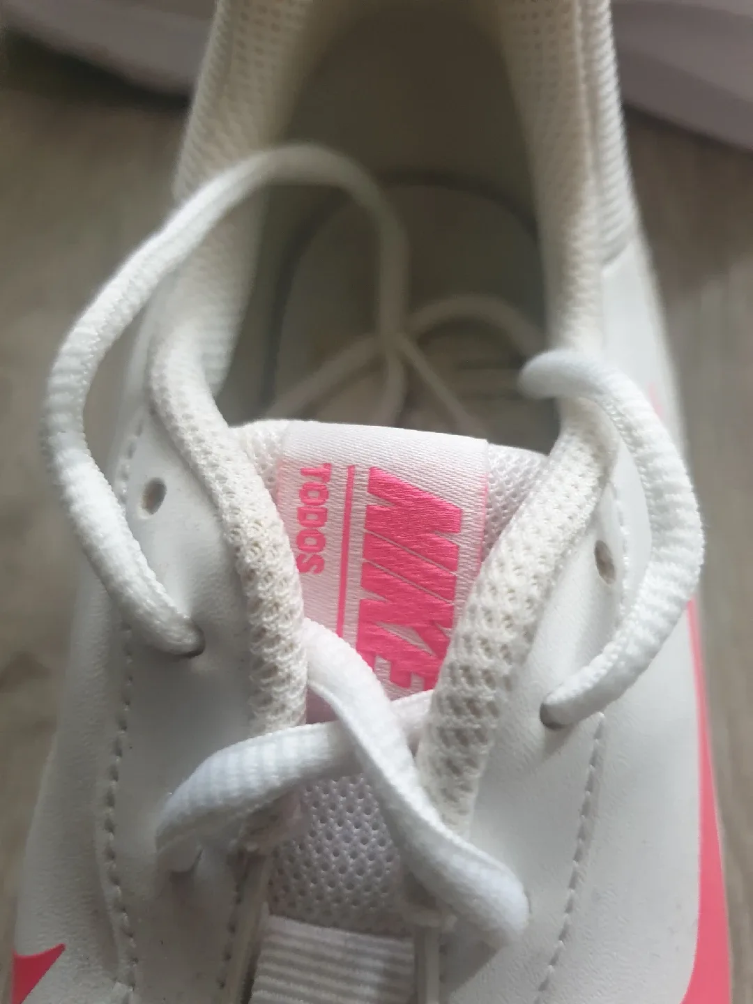 Nike Todos Women's White Running Shoes image indicator(3)