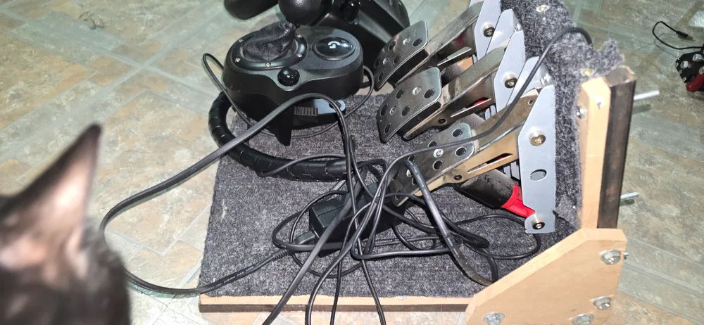 Logitech G920 Racing Wheel, Shifter & Pedals image indicator(2)