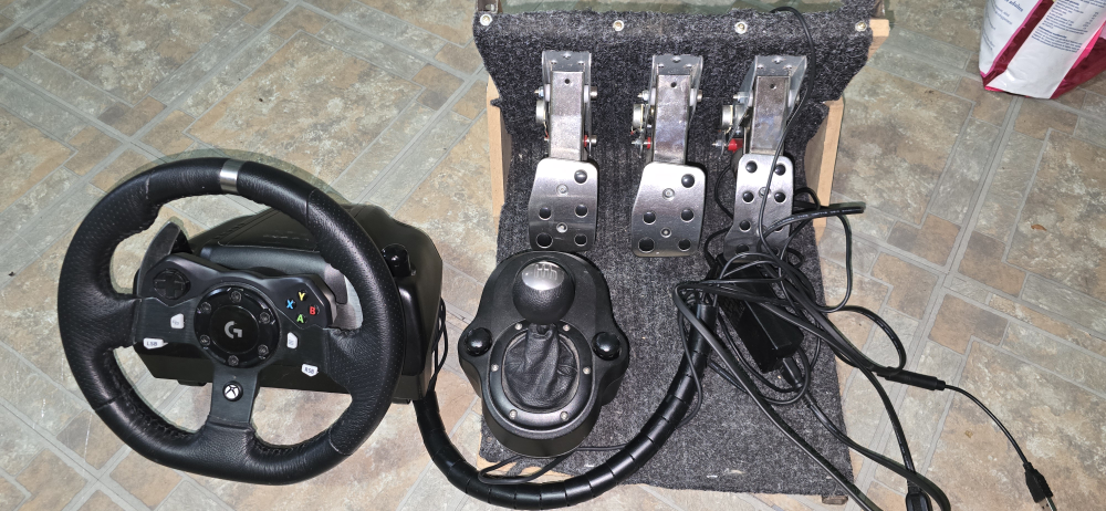 Logitech G920 Racing Wheel, Shifter & Pedals - photo 3