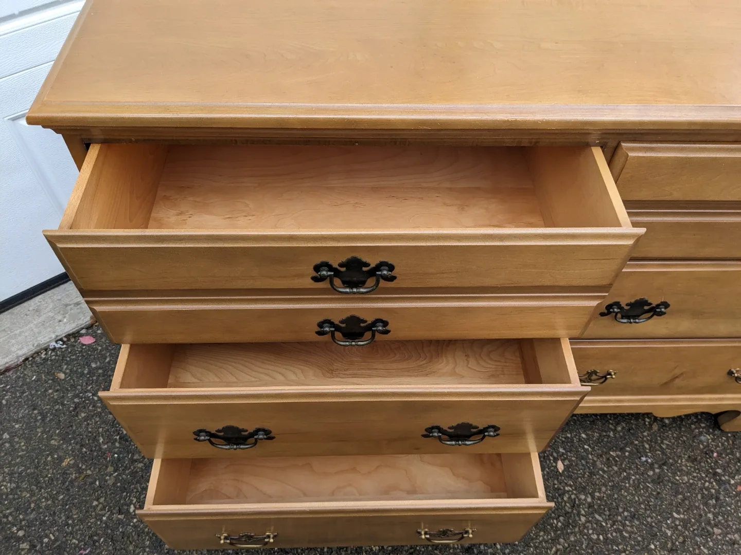 6 Drawer Dresser in Solid Maple image indicator(10)