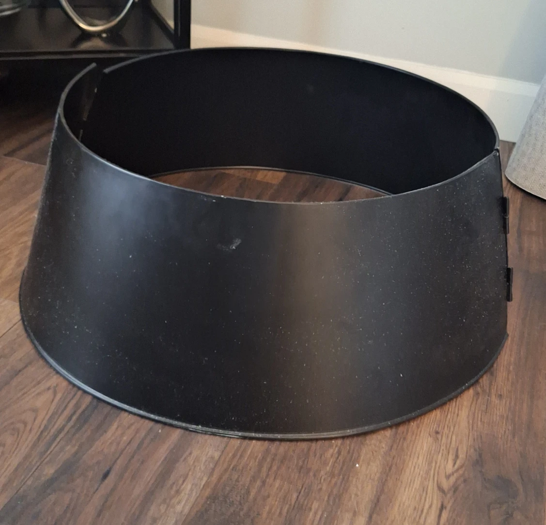 Black Metal Christmas Tree Collar