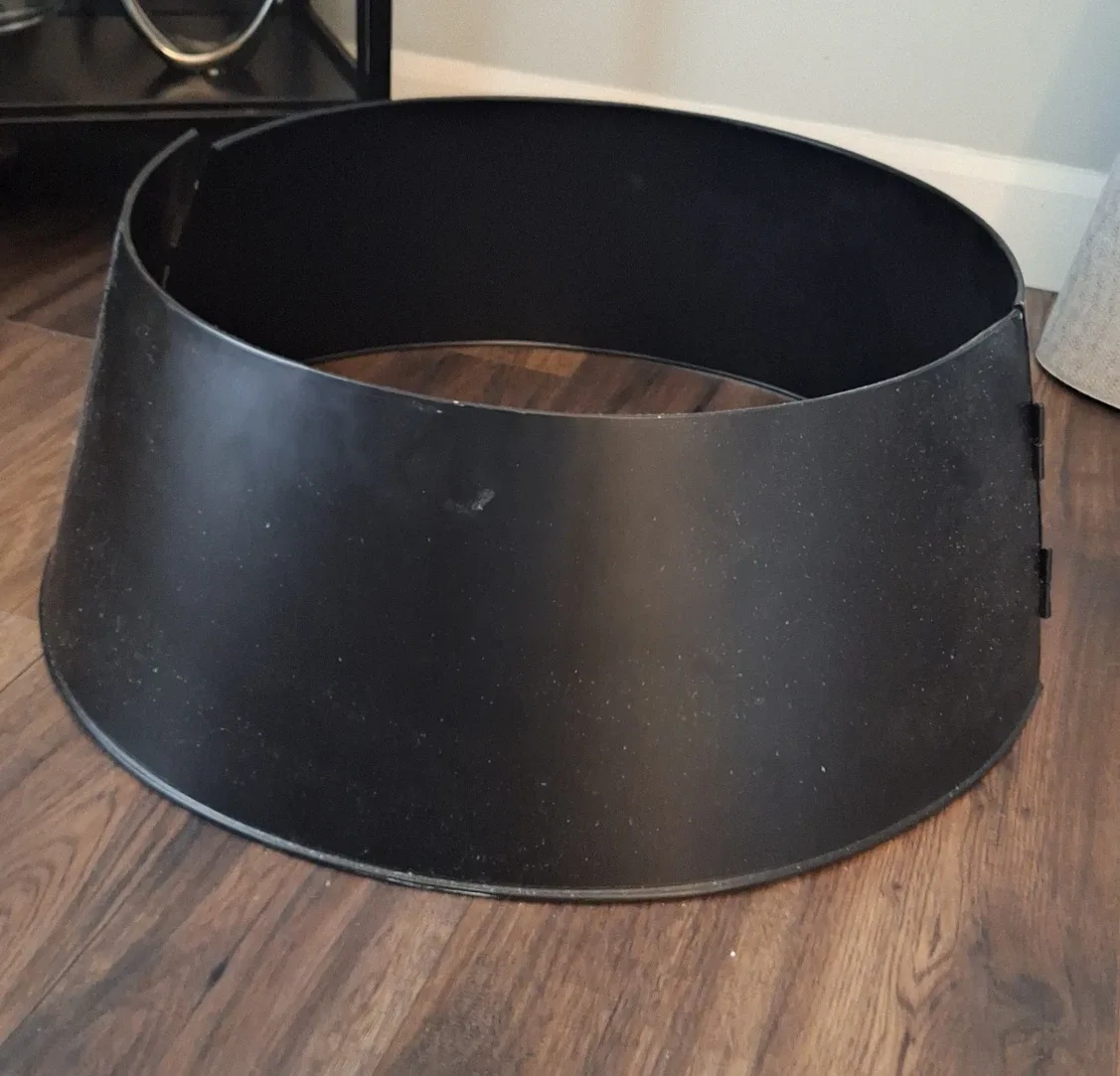 Black Metal Christmas Tree Collar