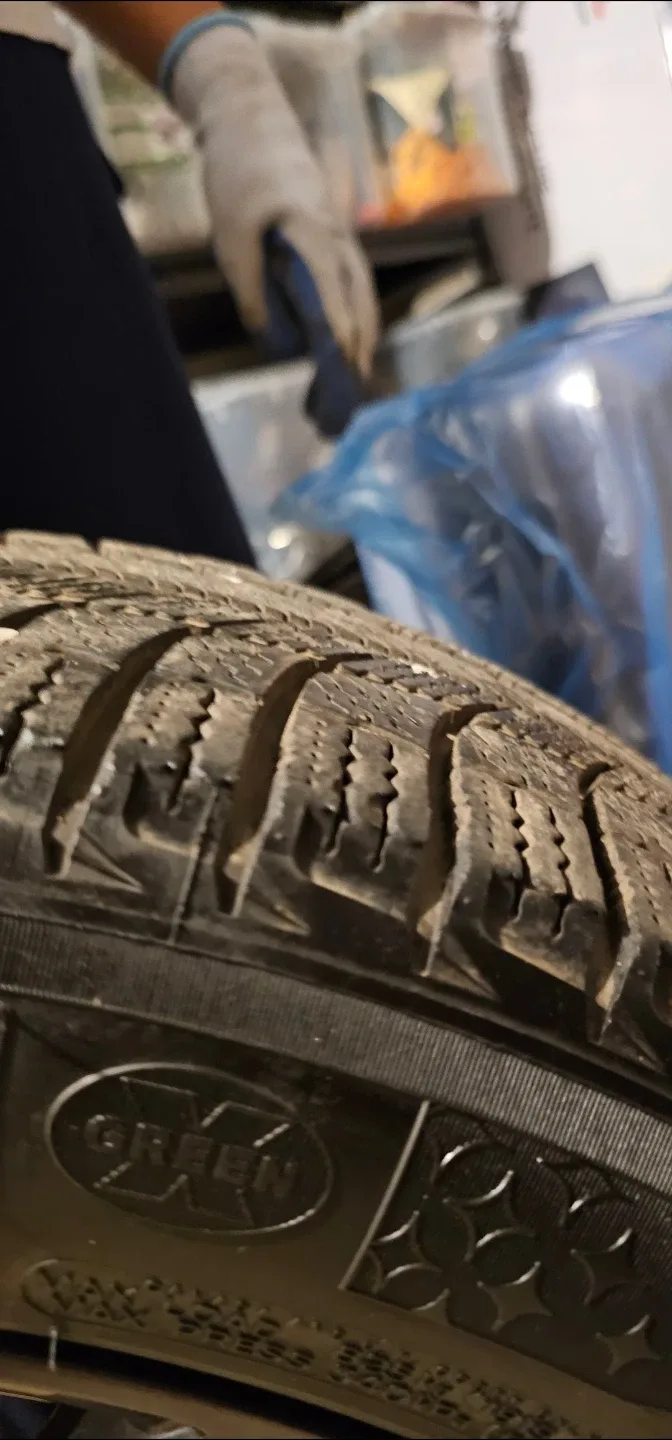 Michelin X-Ice Winter Tires 225/55R17 image indicator(2)