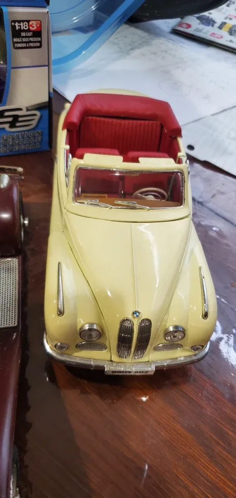 Diecast cars 1/18, 1/24 image indicator(4)