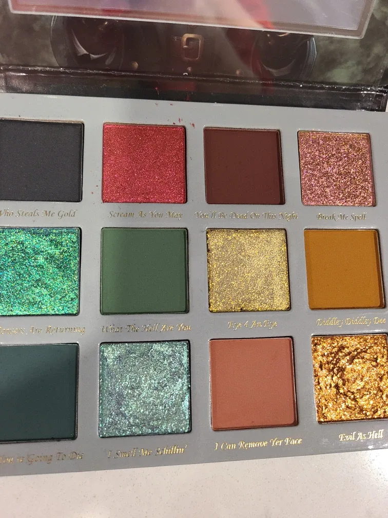 Klarity Kosmetics Angry Leprechaun Eyeshadow Palette image indicator(3)