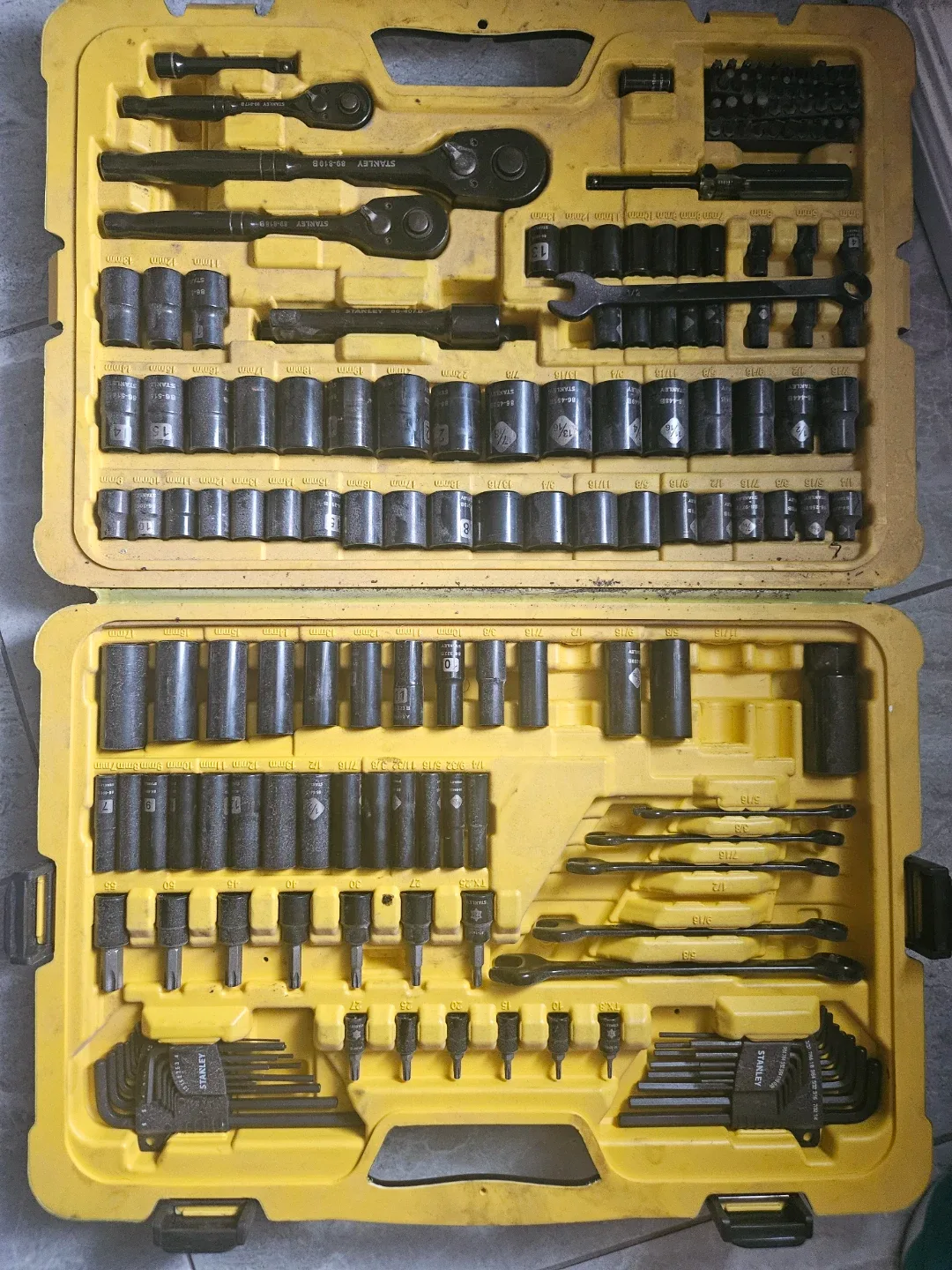 Stanley 183-Piece Professional Grade Socket Set image indicator(2)