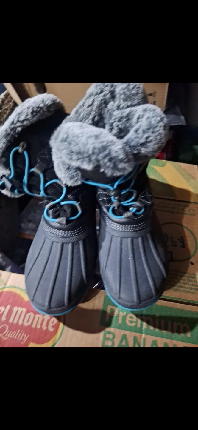 Sorel an Columbia girl winter boots image indicator(4)