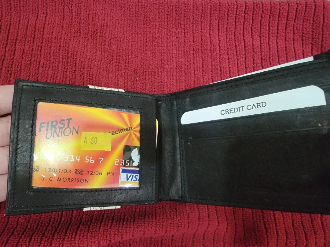 Handmade Bi-Fold Multi-Window Pass Case - photo 3