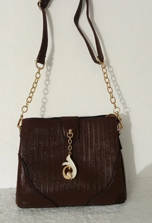 Brown Shoulder Bag with Gold Chain image indicator(2)