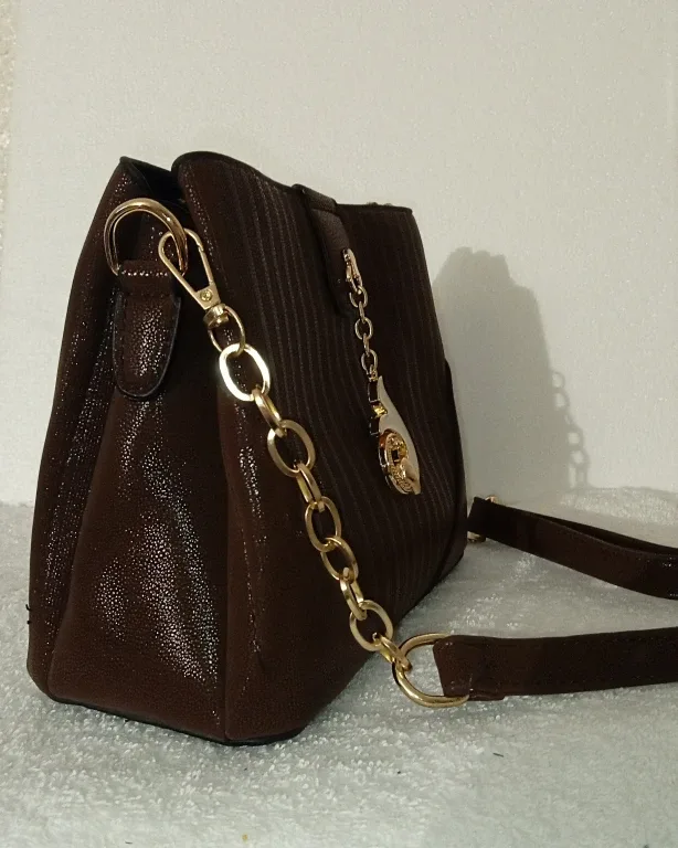 Brown Shoulder Bag with Gold Chain image indicator(3)