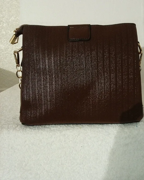 Brown Shoulder Bag with Gold Chain image indicator(4)
