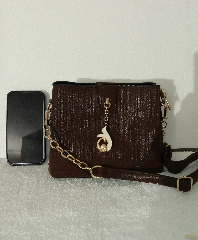 Brown Shoulder Bag with Gold Chain image indicator(5)