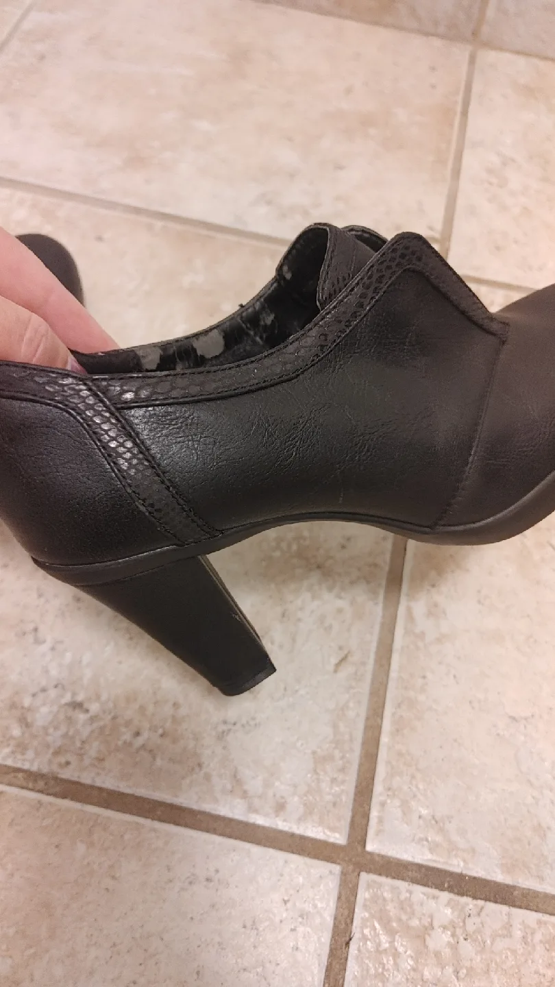 Black Heels - Size 7.5 image indicator(7)