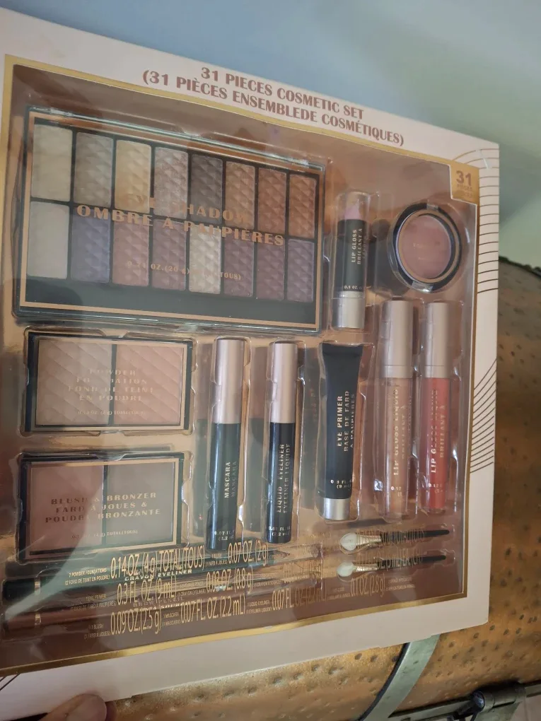 New 31-Piece Cosmetic Set image indicator(2)