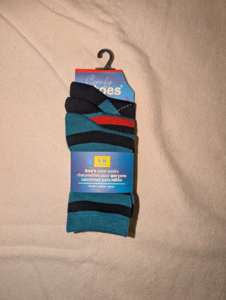 BNWT Boys size 5-10 crew socks