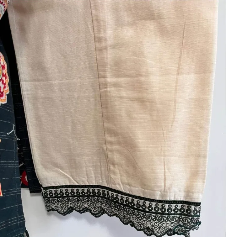 Khaadi's Floral Print 3-Piece Salwar Kameez Suit image indicator(5)