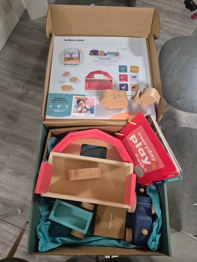 KiwiCo Panda Crate Let's Chat! Language Development 7-12 Months image indicator(2)