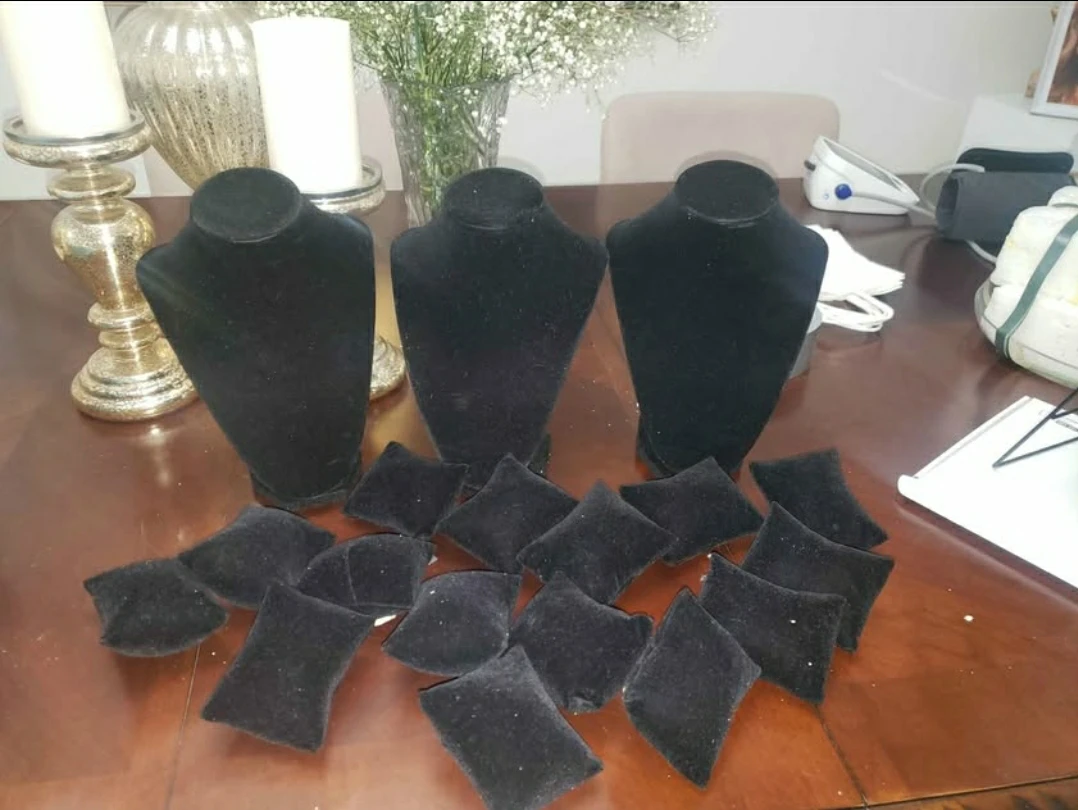 Black Velvet Jewelry Display Stands & Pillows