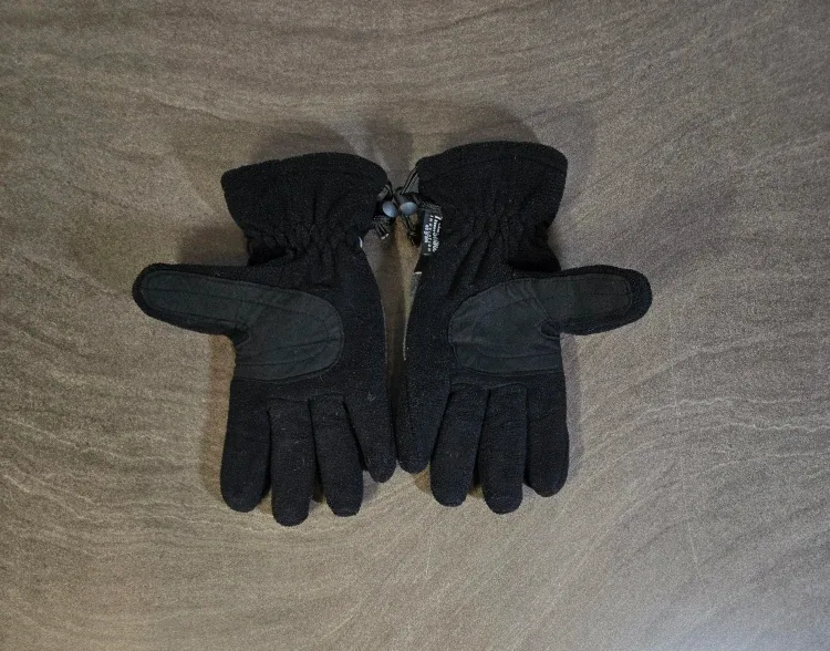 Thinsulate Black Gloves image indicator(3)