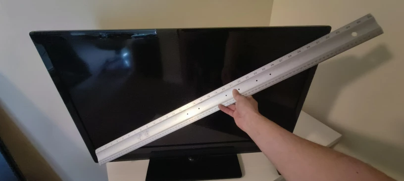 Insignia 32" TV - photo 2
