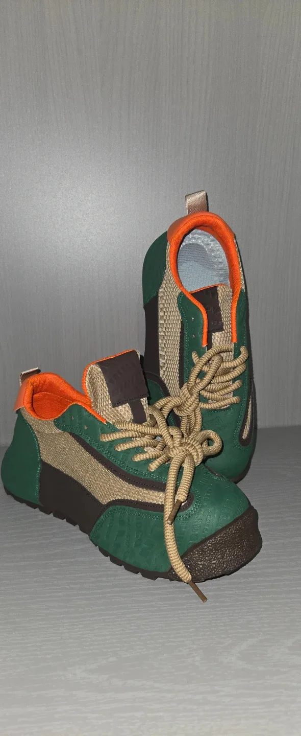 Assorted Sneakers image indicator(4)