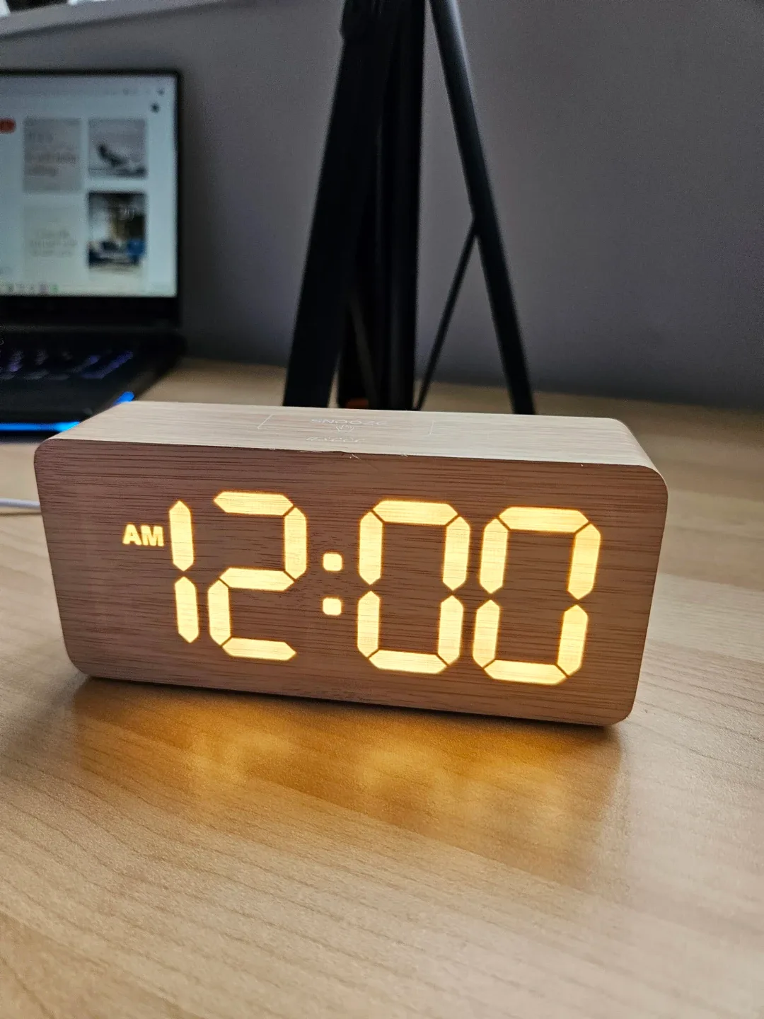 Wood Digital Alarm Clock image indicator(2)