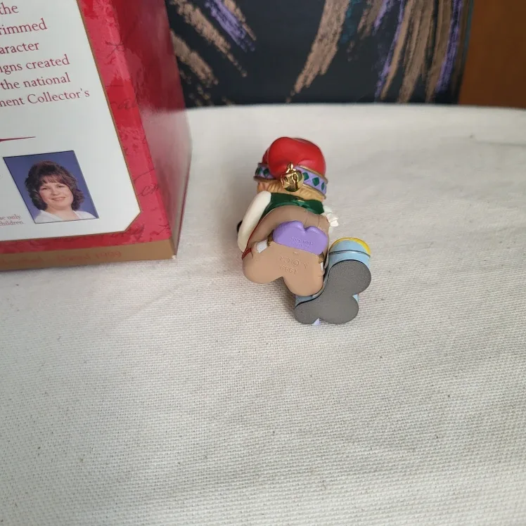 Hallmark Keepsake Ornament Arctic Artist 1999 image indicator(4)