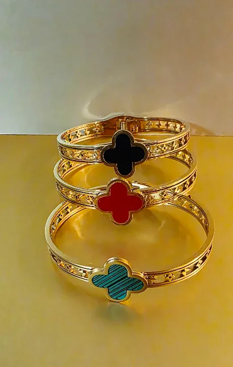 Clover Design Bangle Bracelet - Gold Tone image indicator(3)