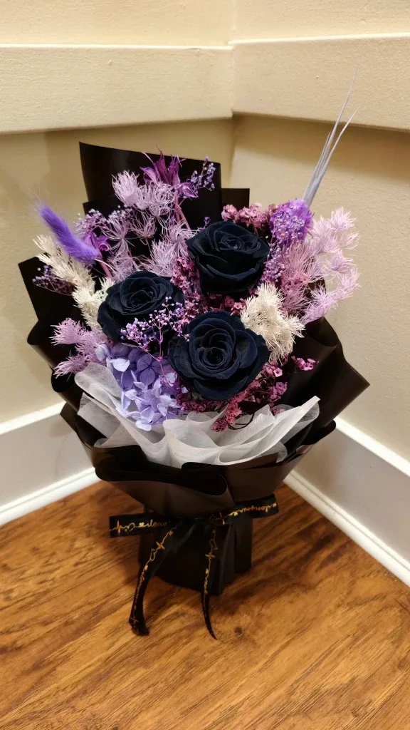 Elegant preserved Flowers/Roses Bouquet