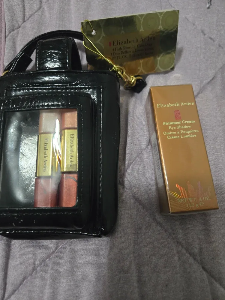 Elizabeth Arden Lip Gloss Set with Pouch image indicator(3)