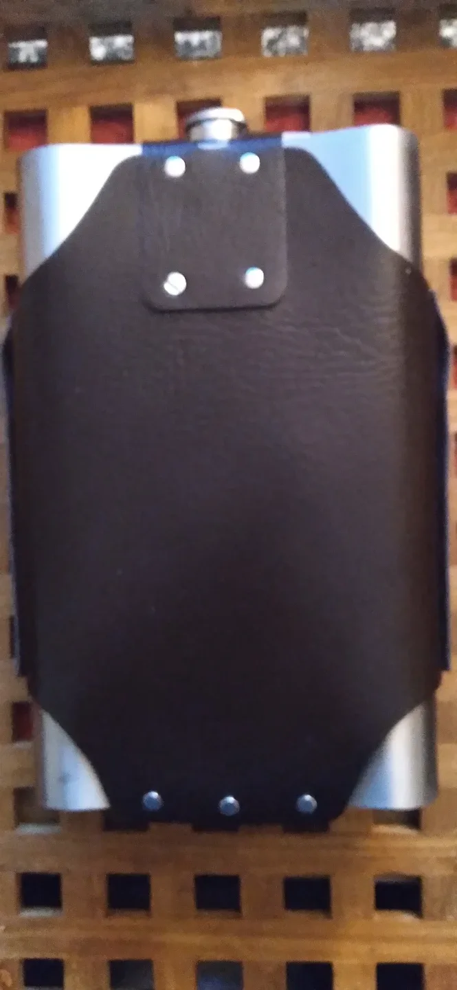 Stainless Steel Flask w/Leather Case image indicator(3)